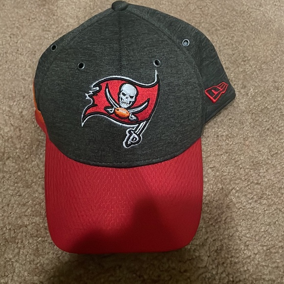 Tampa Bay Buccaneers New Era Hat - Picture 2 of 6